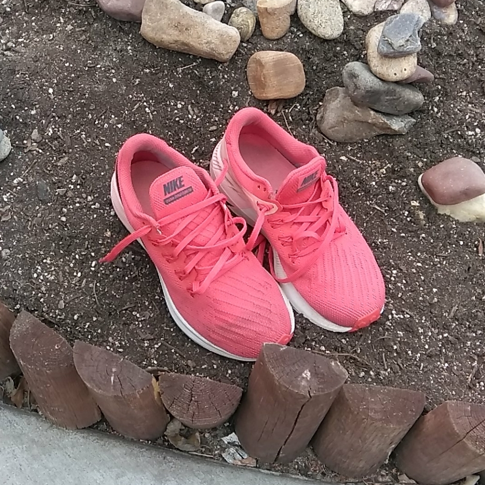 Nike tennis shoes